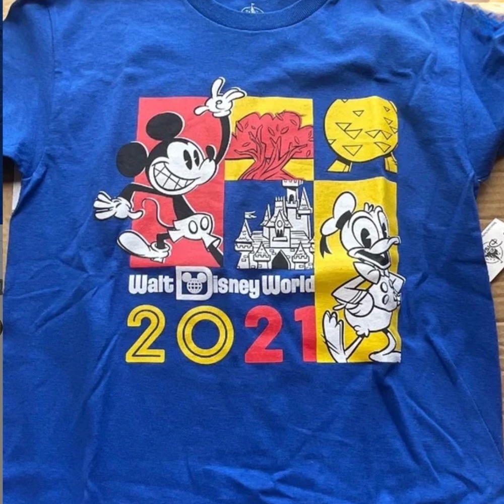 Disney 2021  children’s  t-shirt size M NWT   UNISEX  retired